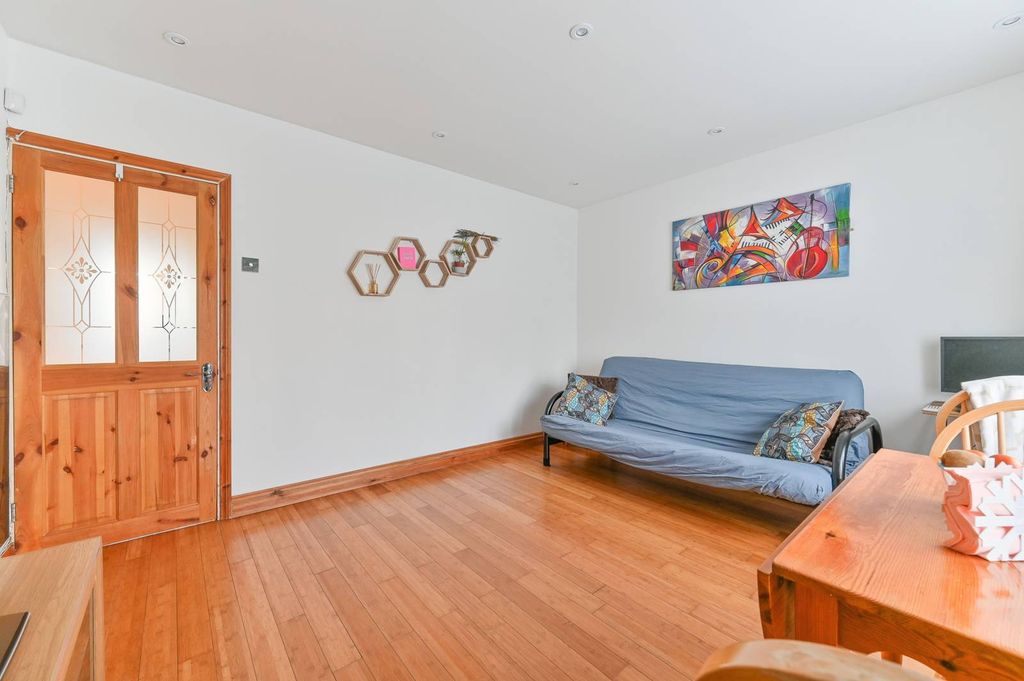 Property photo 2 of 7