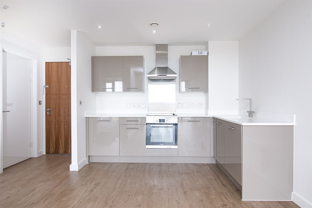 Property photo 2 of 7 (Main)