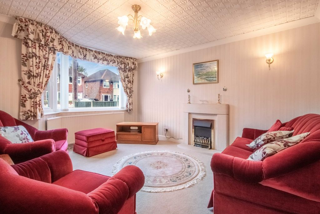 Property photo 2 of 16 Sandown-08