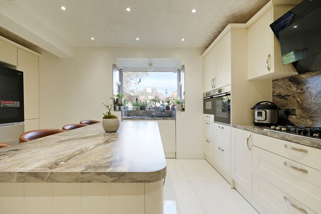 Property photo 3 of 24 Kitchen