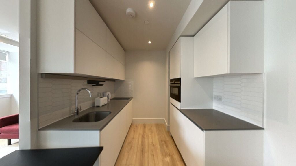 Property photo 2 of 11 Kitchen