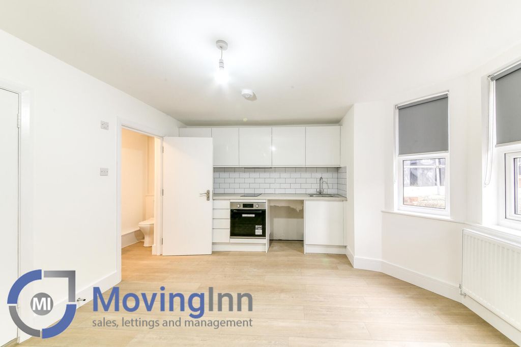 Property photo 2 of 6 Kitchen