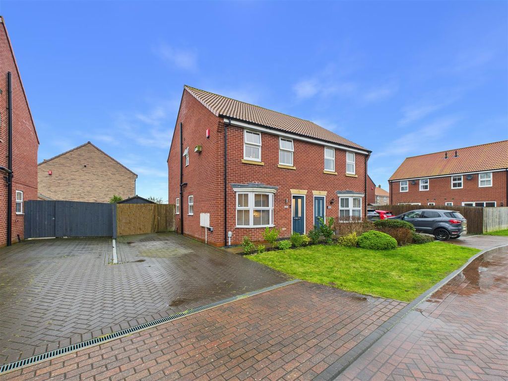 Property photo 1 of 16 Newfront.Jpg