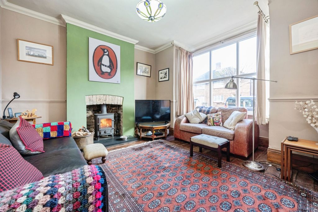 Property photo 2 of 20 Lounge