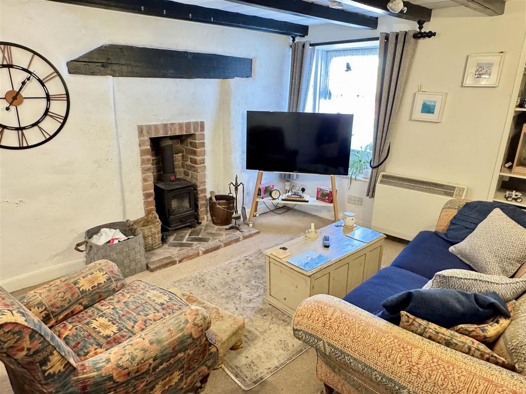 Property photo 2 of 22 Lounge