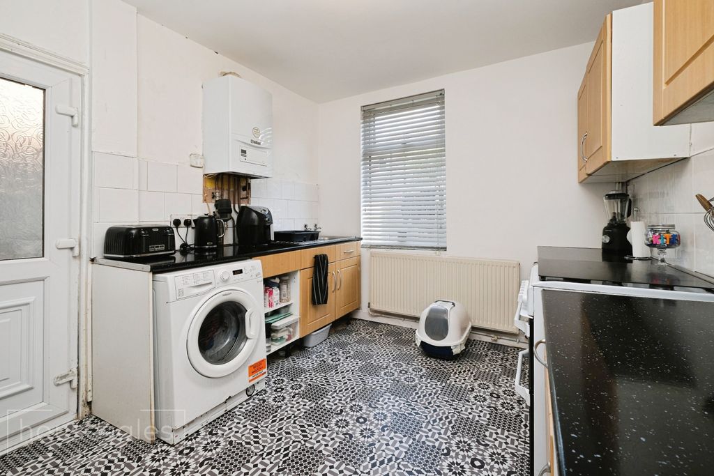 Property photo 3 of 12