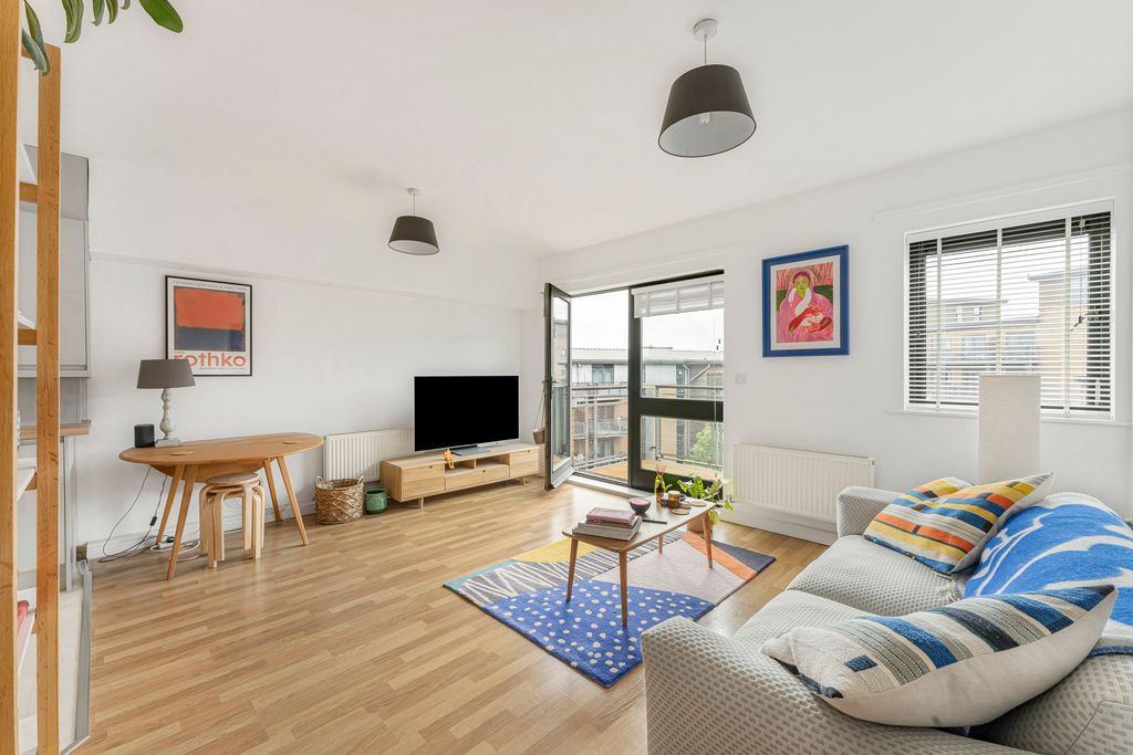 Property photo 1 of 21 Reception/Kitchen