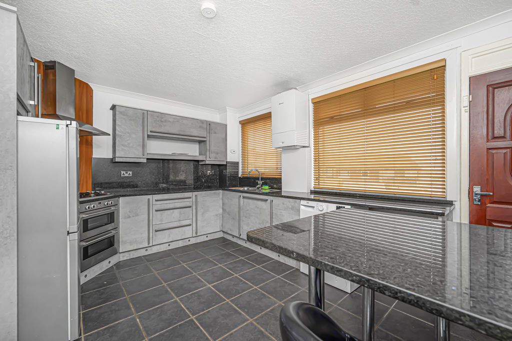 Property photo 2 of 24 Kitchen