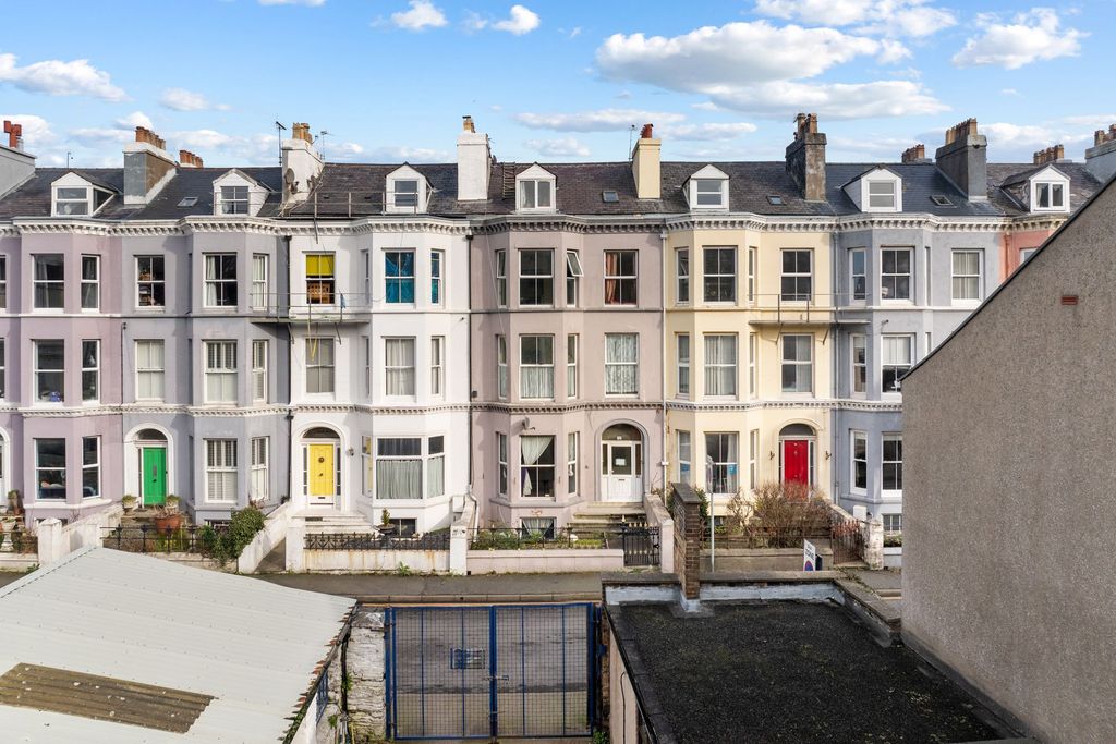 Property photo 1 of 20