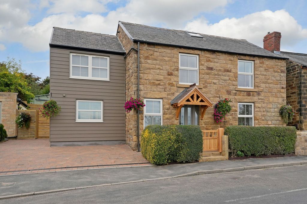 Property photo 1 of 33