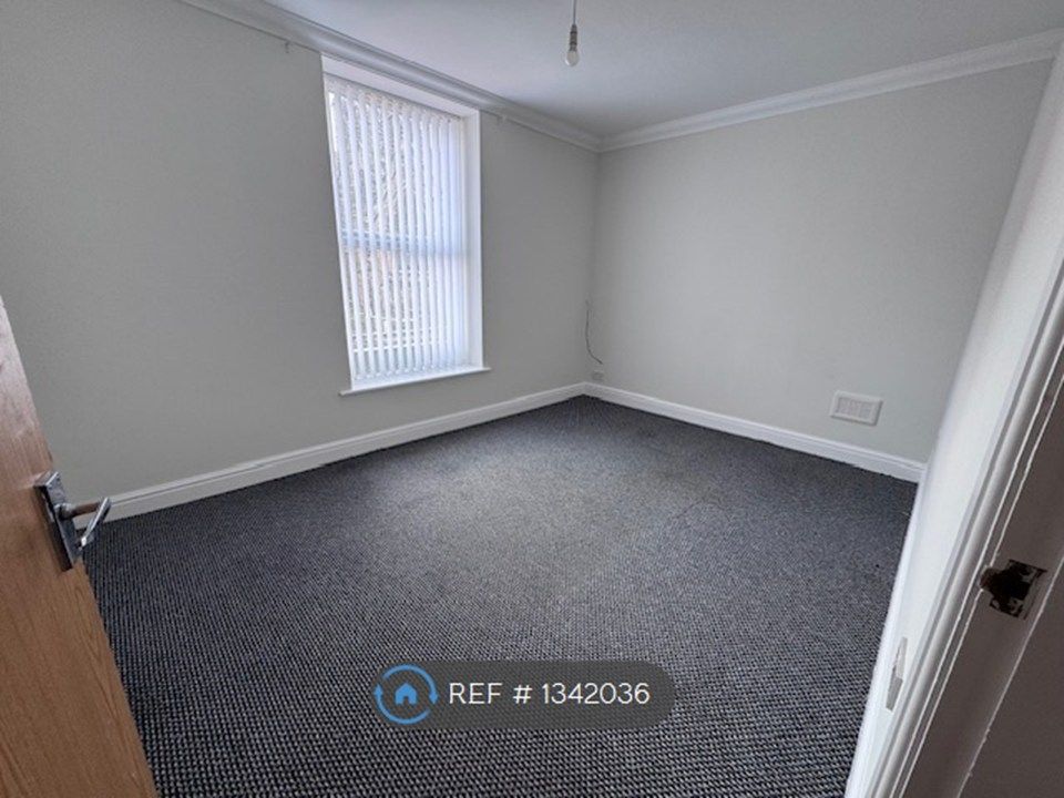 Property photo 2 of 5 Living Room