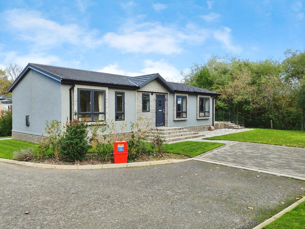 Property photo 1 of 19 1F96F239-1000003384.Jpg