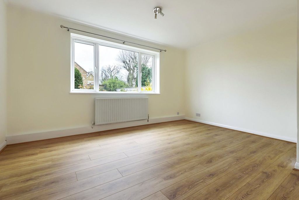 Property photo 2 of 10 Sitting Room