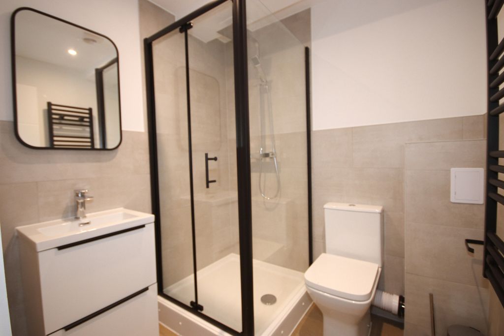 Property photo 2 of 3 Bathroom