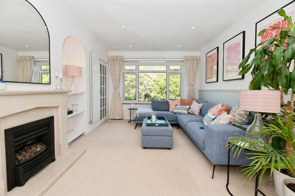 Property photo 3 of 21 Reception