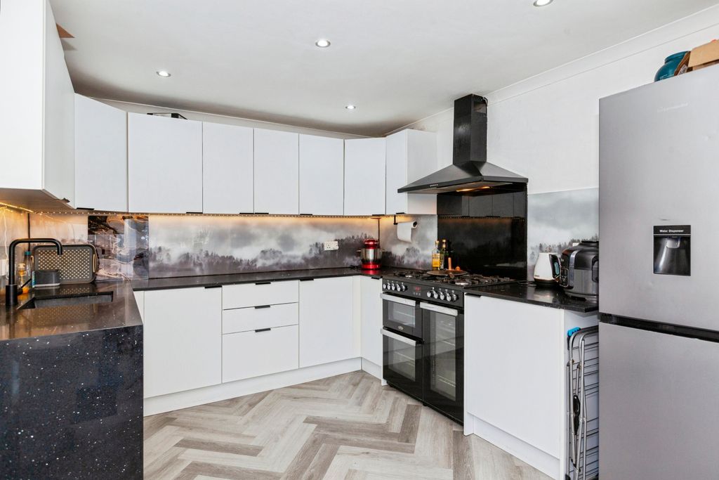 Property photo 1 of 20 Kitchen