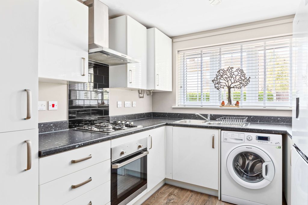 Property photo 3 of 17 1 Drovers Lane-9.Jpg