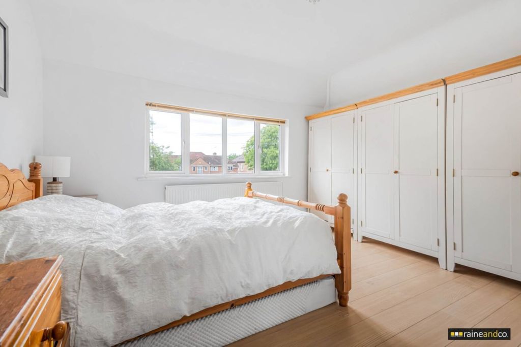 Additional image 13 of 5 bed detached house for saleMymms Drive, Brookmans Park, Hatfield AL9