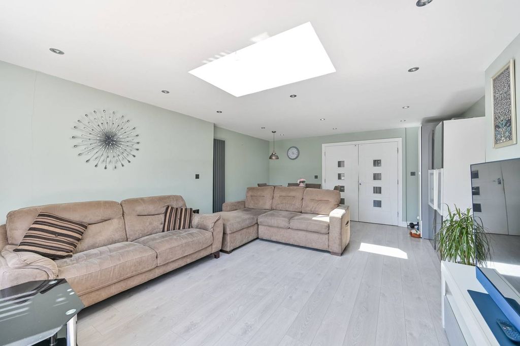 Property photo 3 of 13