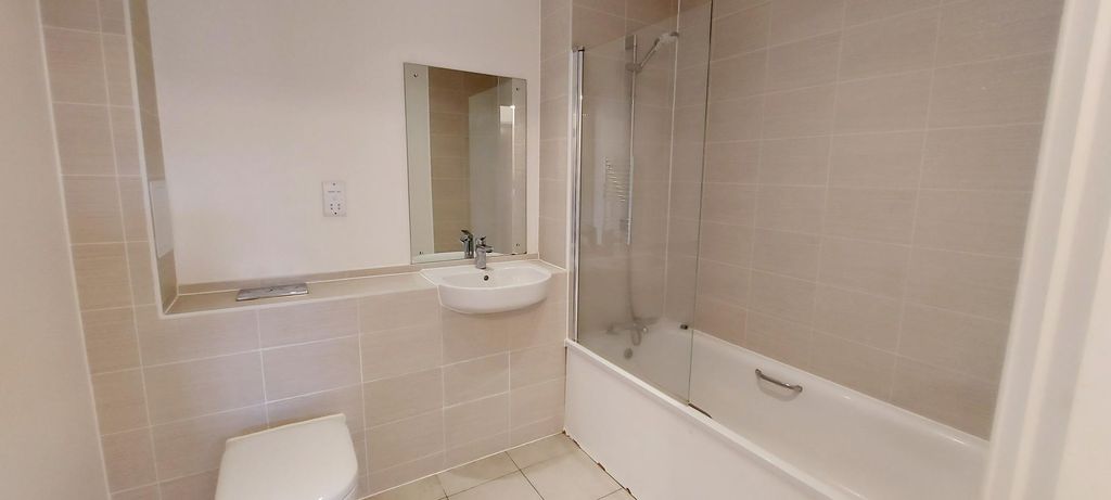 Property photo 2 of 8 Bathroom