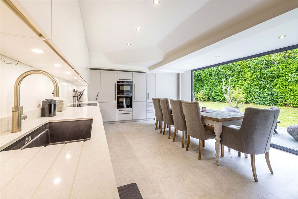 Property photo 2 of 32 Picture No. 50