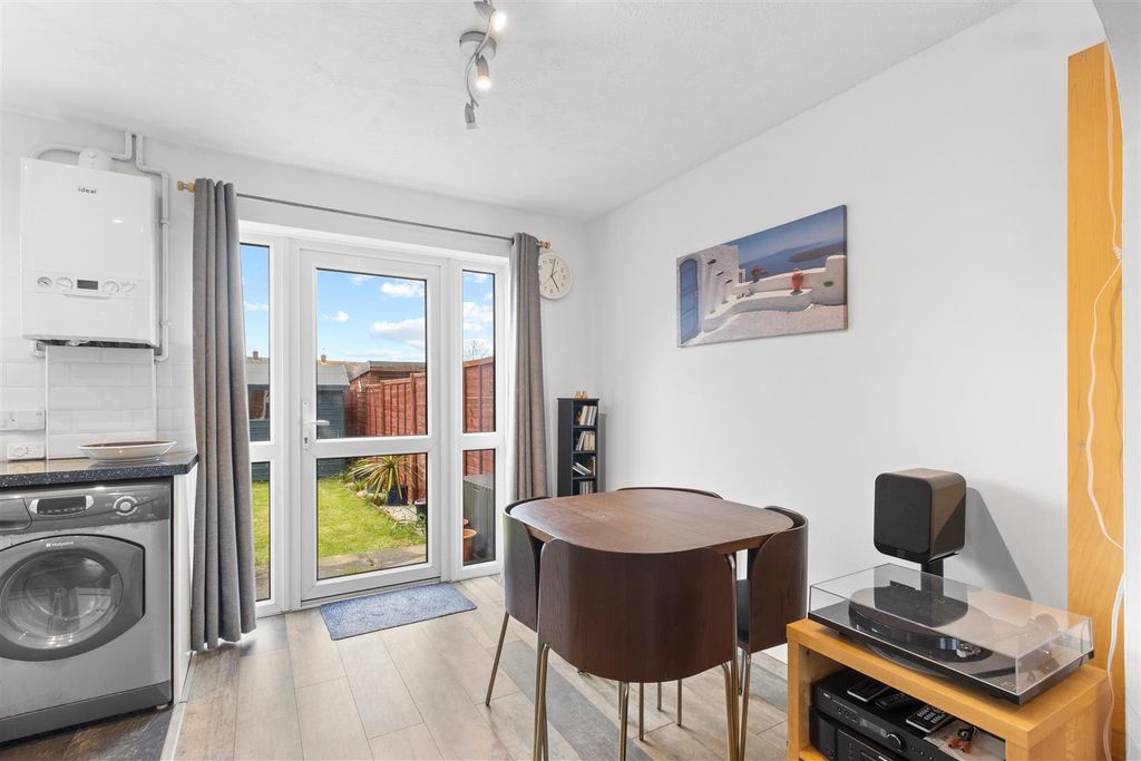 Property photo 3 of 17 Dining Area