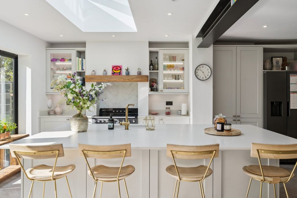 Property photo 2 of 24 Kitchen