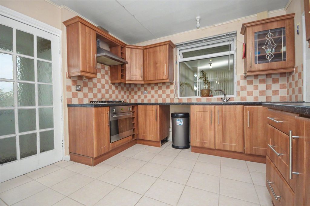Property photo 2 of 9 Picture No. 18