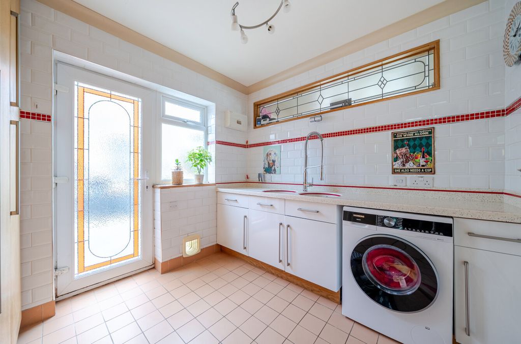 Property photo 3 of 11 1525833-14-1A0Cf2...