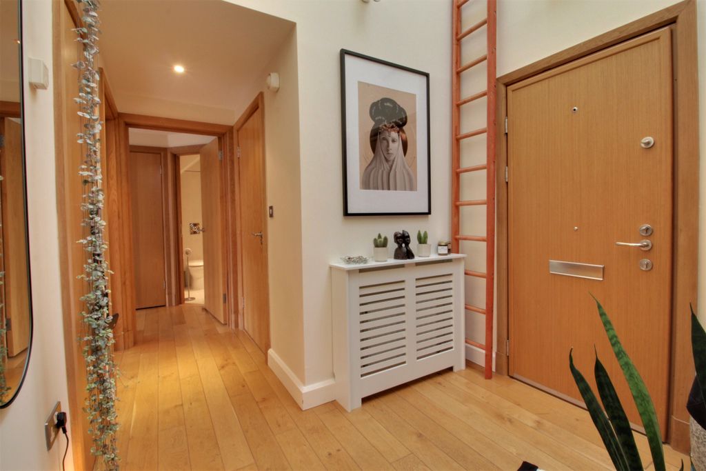 Property photo 2 of 28