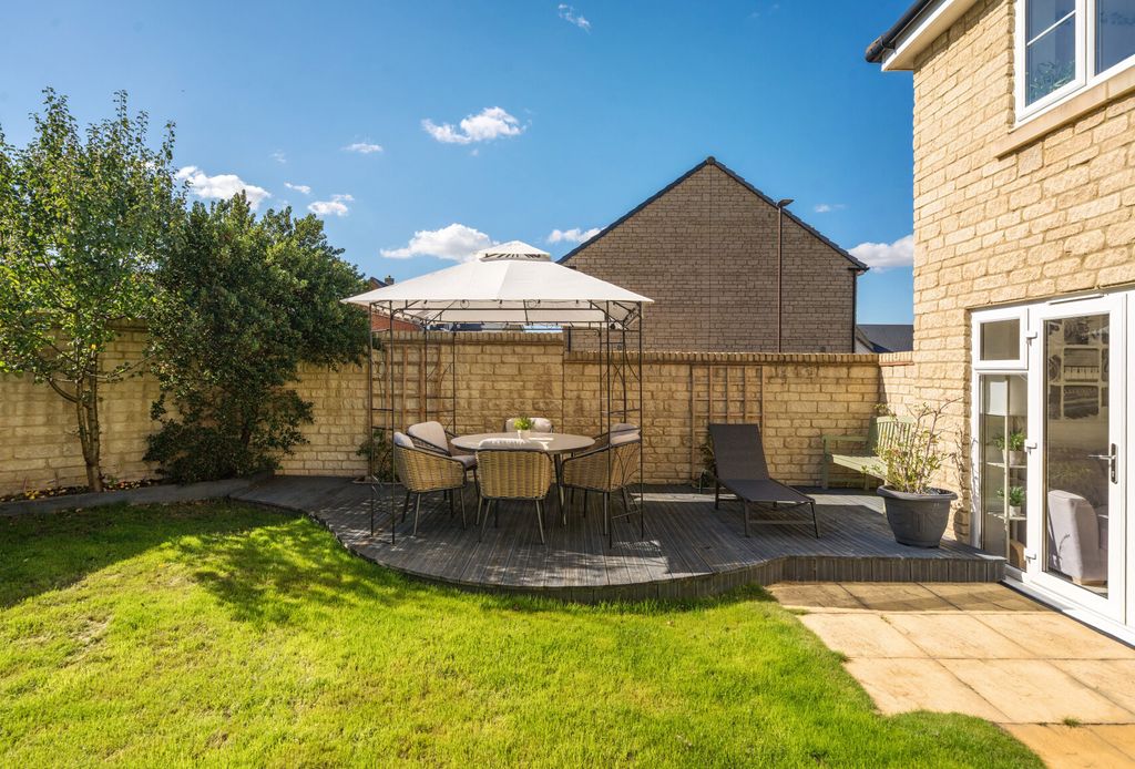 Property photo 2 of 18 1355741-6-68d17F8...