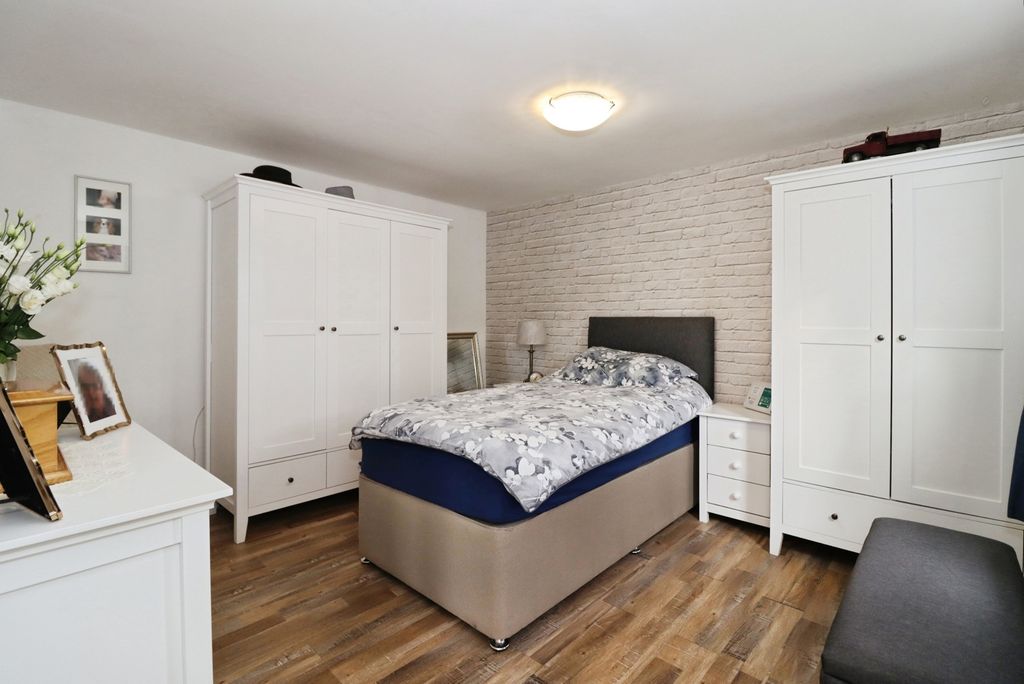 Property photo 3 of 19 Bedroom