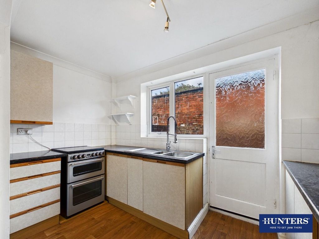 Property photo 3 of 10 Kitchen