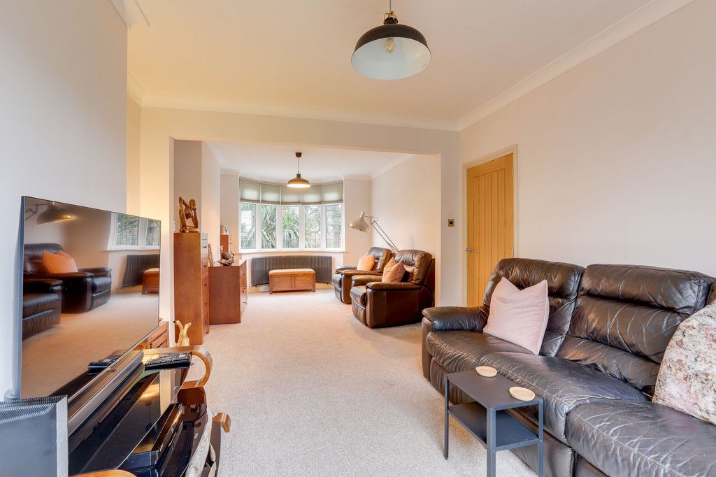 Property photo 2 of 23