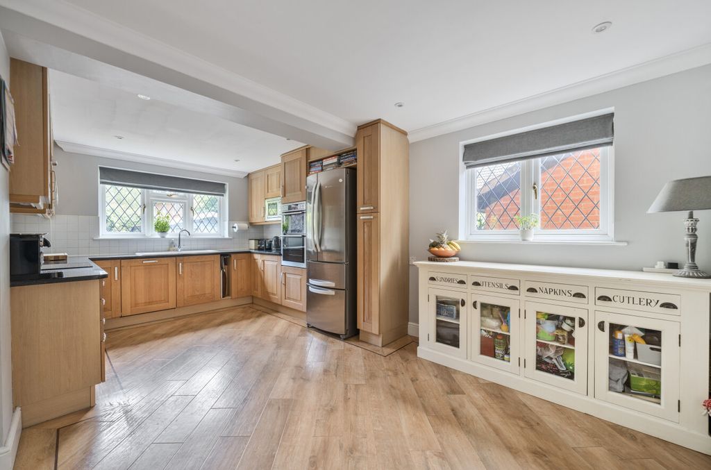 Property photo 3 of 21 1316798-12-685d4B...
