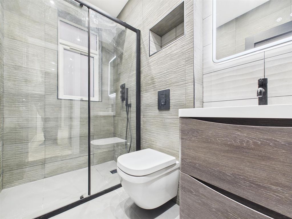 Property photo 3 of 43 Cam03604G0-Pr0208-Still022.Jpg