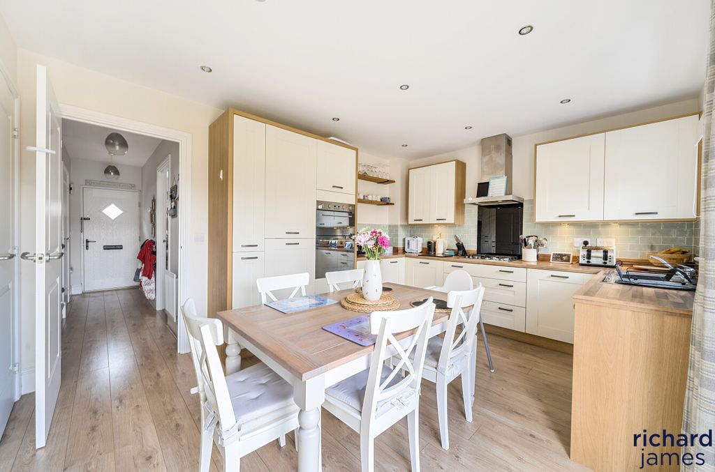 Property photo 3 of 22 5A5Edb7102254c96A830c79E4Dbd3Fe1