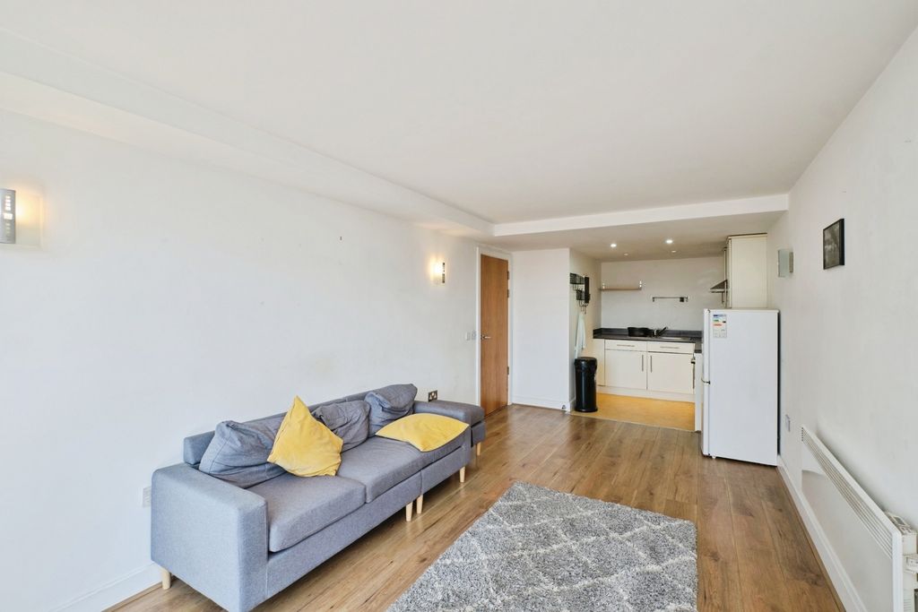 Property photo 2 of 16 Pbox-Img.Jpg