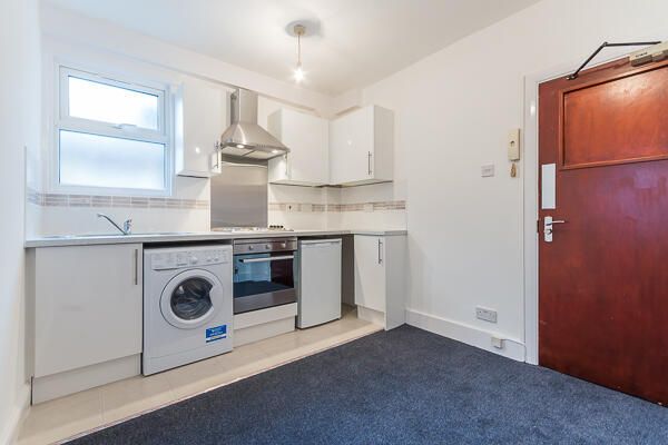 Property photo 3 of 7 Kitchen