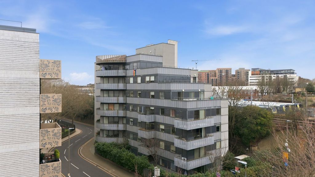 Property photo 2 of 20