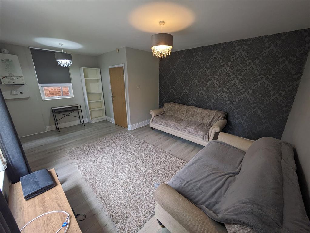 Property photo 3 of 13 Lounge