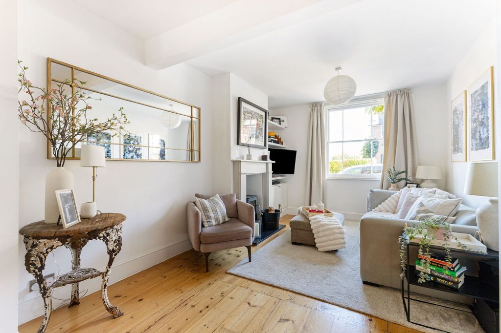 Property photo 2 of 12 Living Room