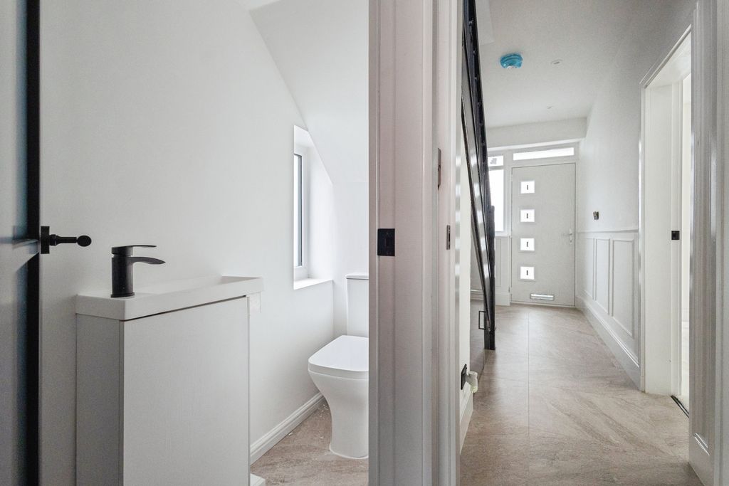 Property photo 3 of 33 Pbox-Img.Jpg