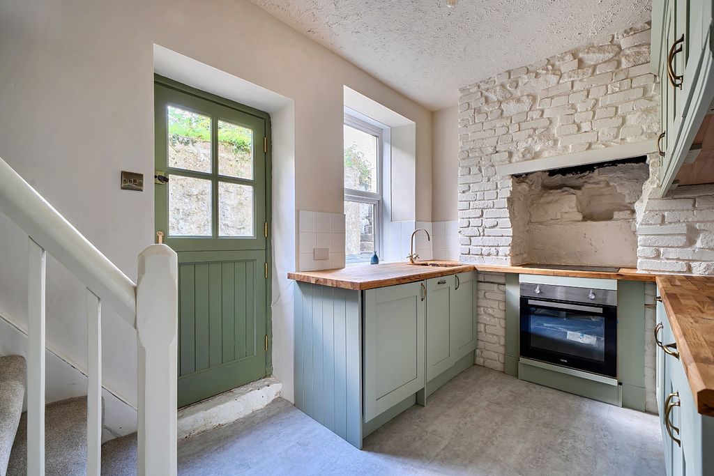 Property photo 3 of 12 5475953