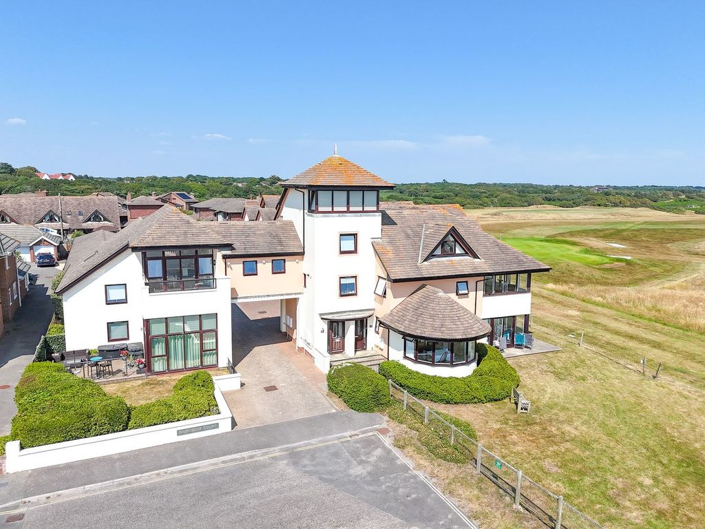 2 bed maisonette for saleMarine Drive East, Barton On Sea, New Milton BH25