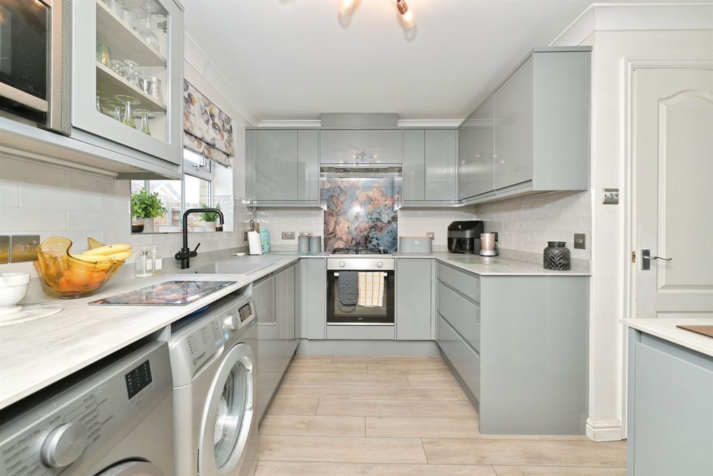 Property photo 2 of 16