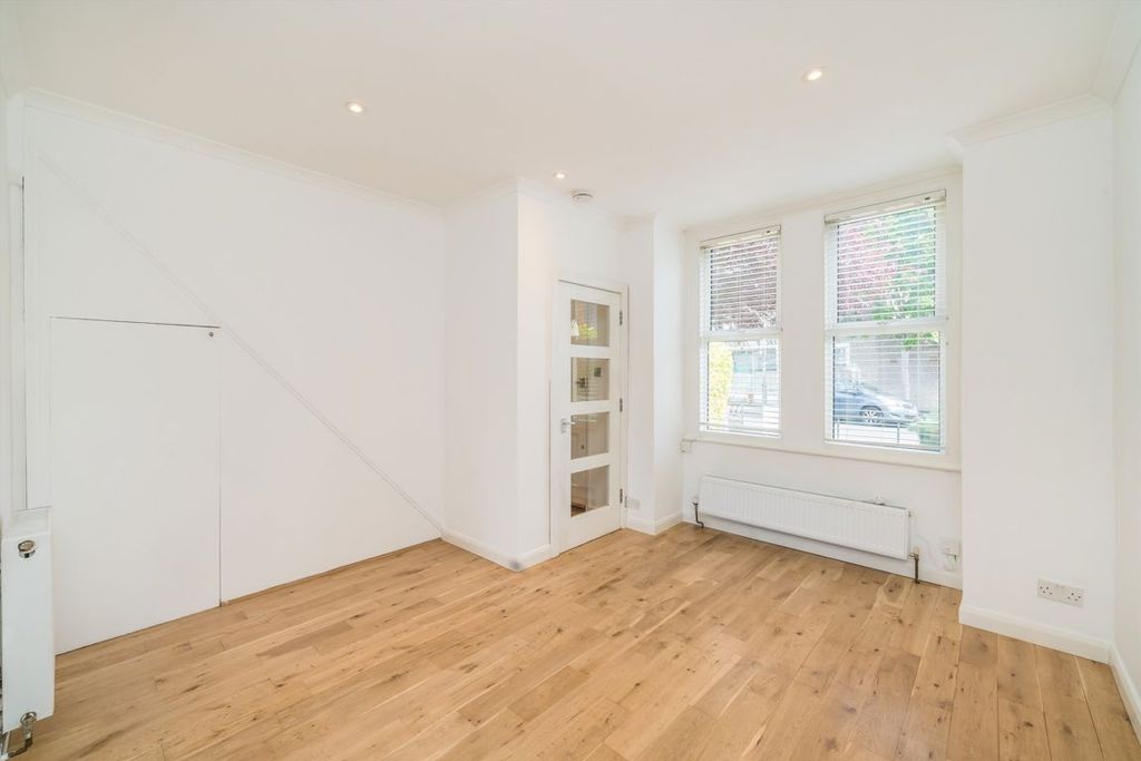 Property photo 2 of 8