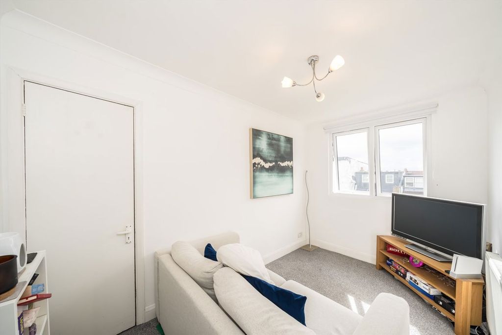 Property photo 3 of 4