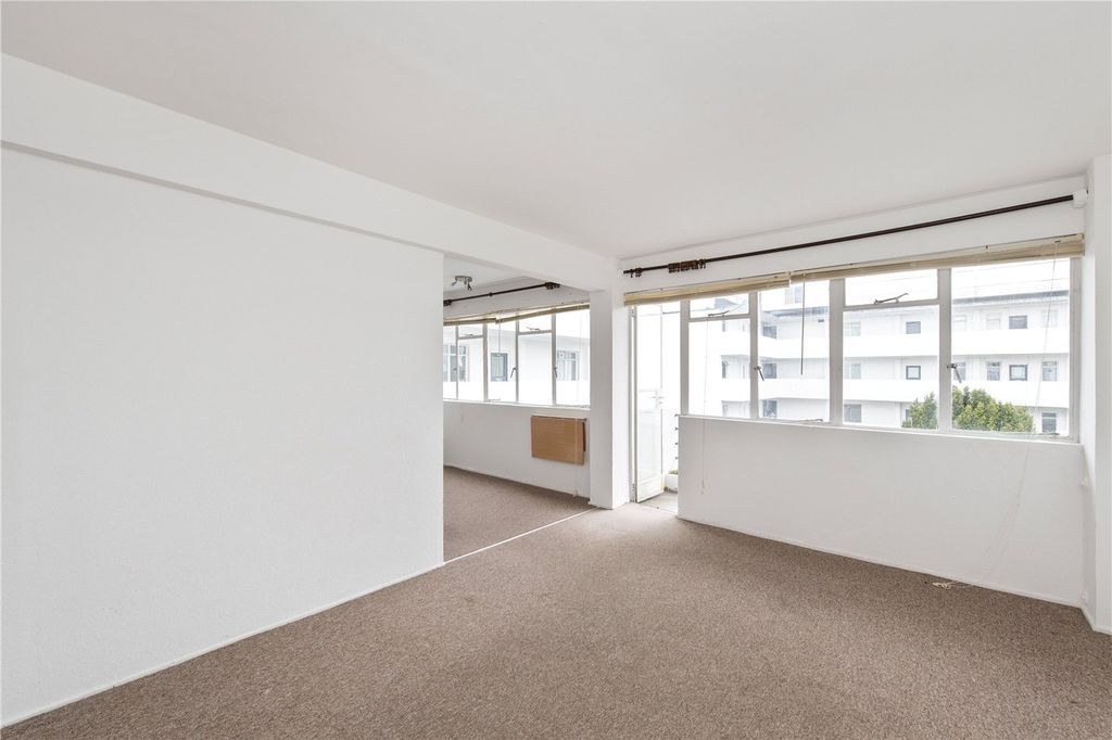 Property photo 3 of 7 Recepion Room