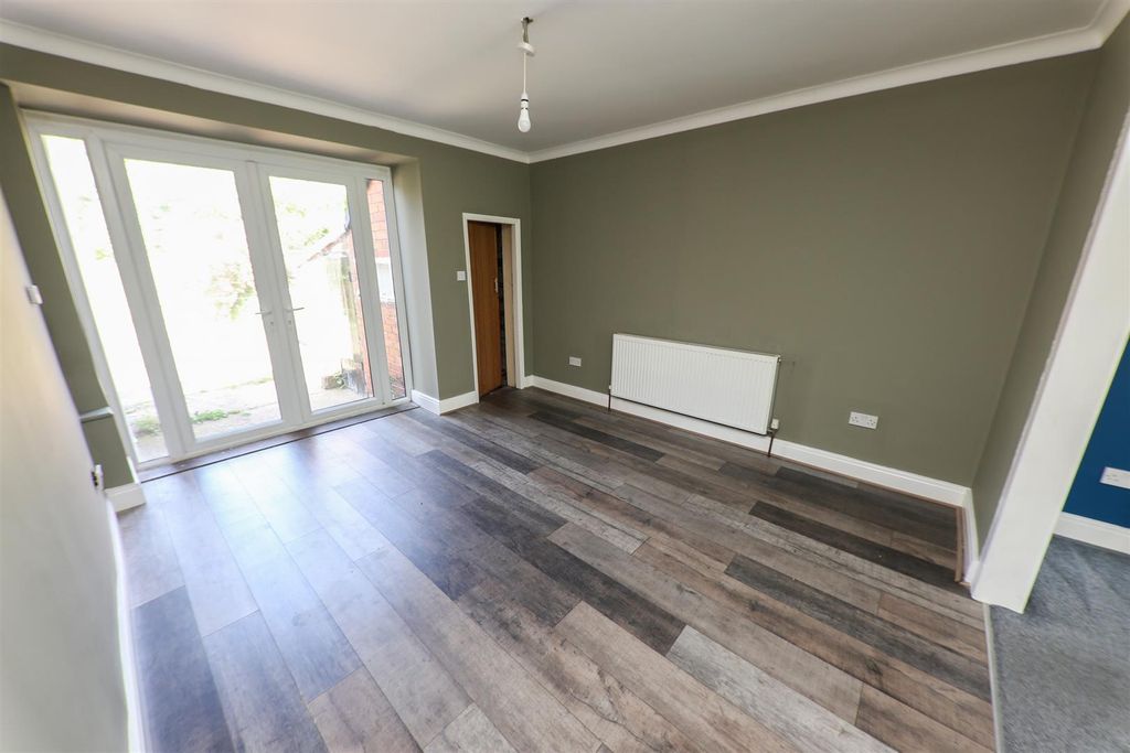 Property photo 3 of 17 Dining Area
